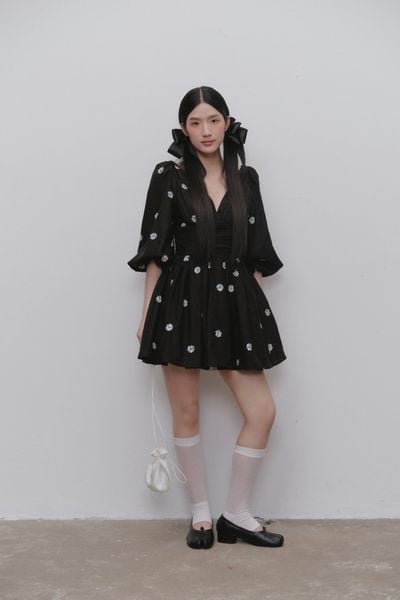  Đầm tay bồng cổ V Black Chiffon Floral V Neck Mini Dress 