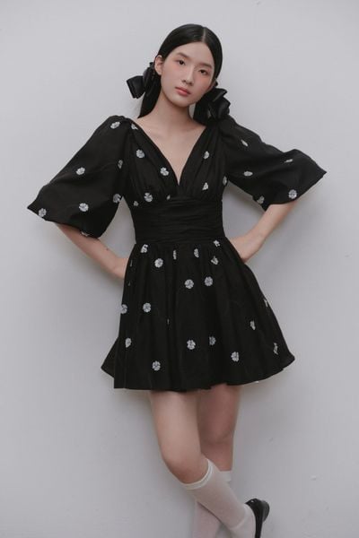  Đầm tay bồng cổ V Black Chiffon Floral V Neck Mini Dress 