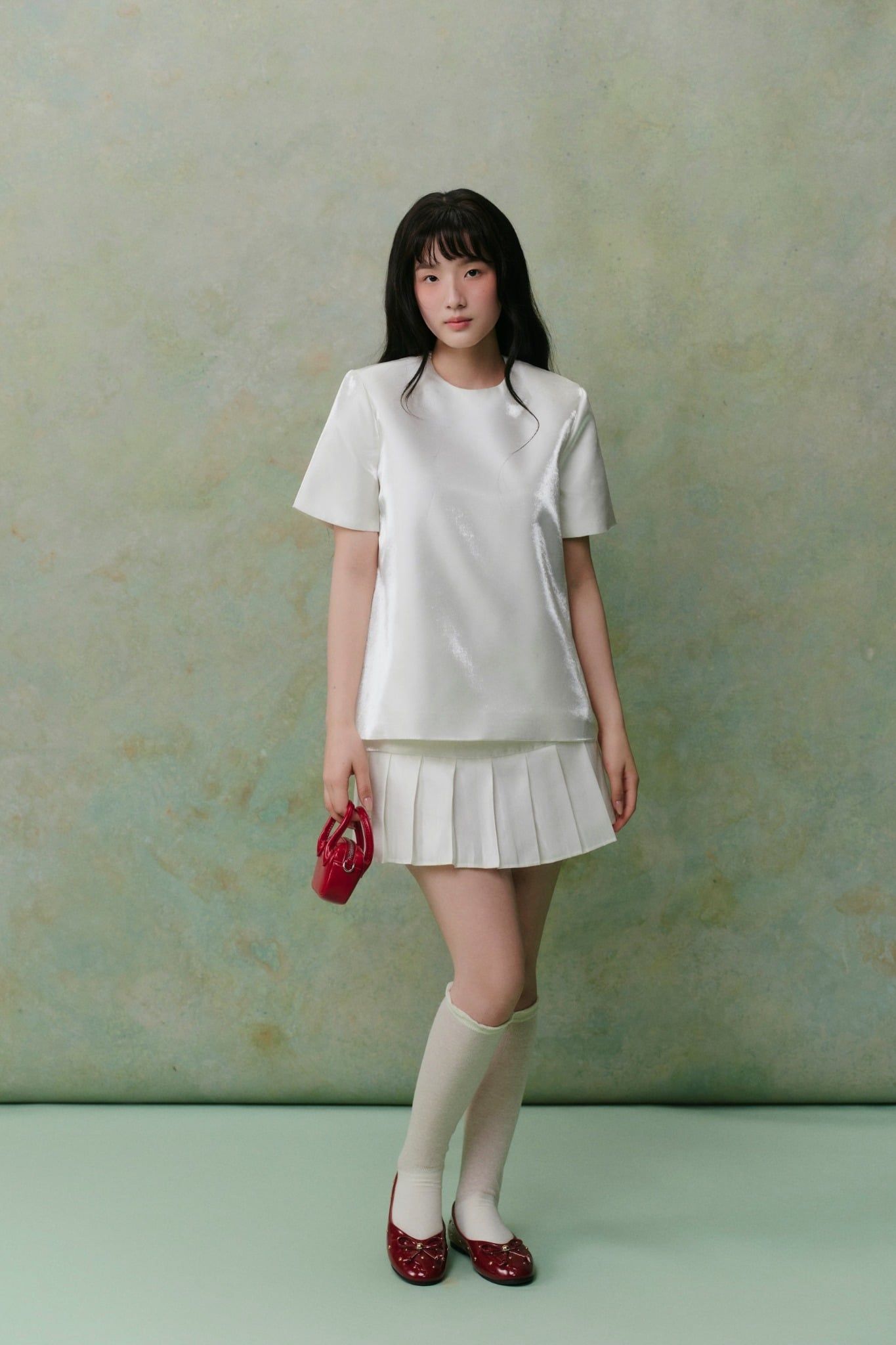 Set áo và chân váy White Tafta Pleated Mini Set