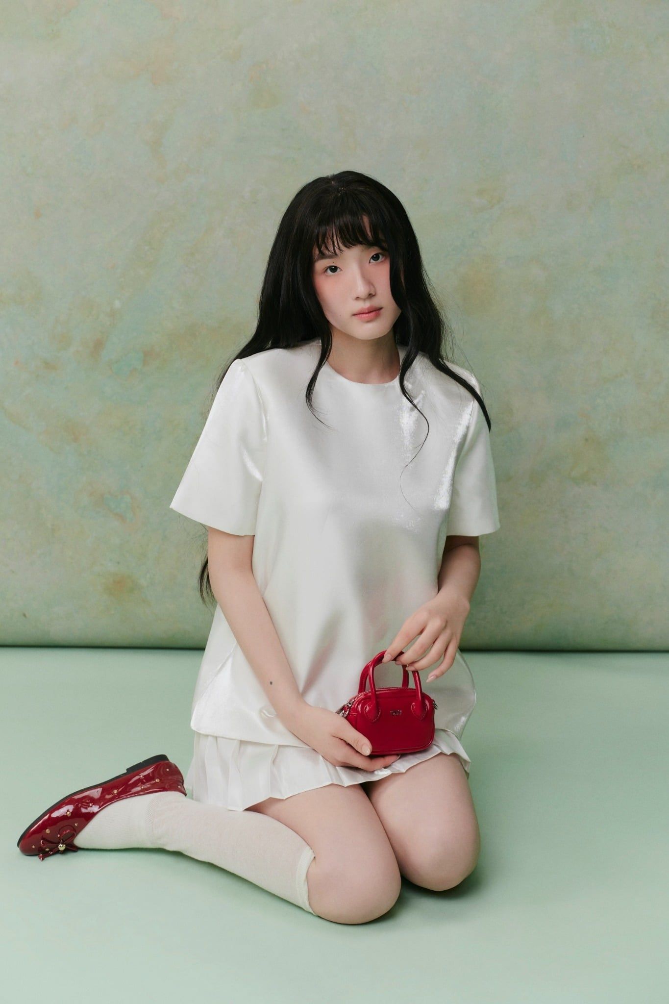 Set áo và chân váy White Tafta Pleated Mini Set