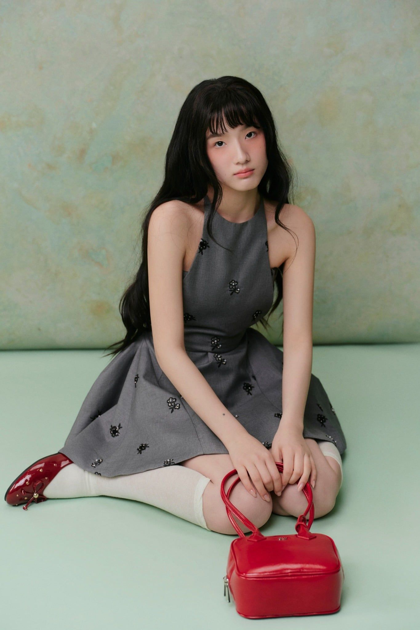 Váy tiệc mini cổ yếm Gray Embro Halter Mini Dress