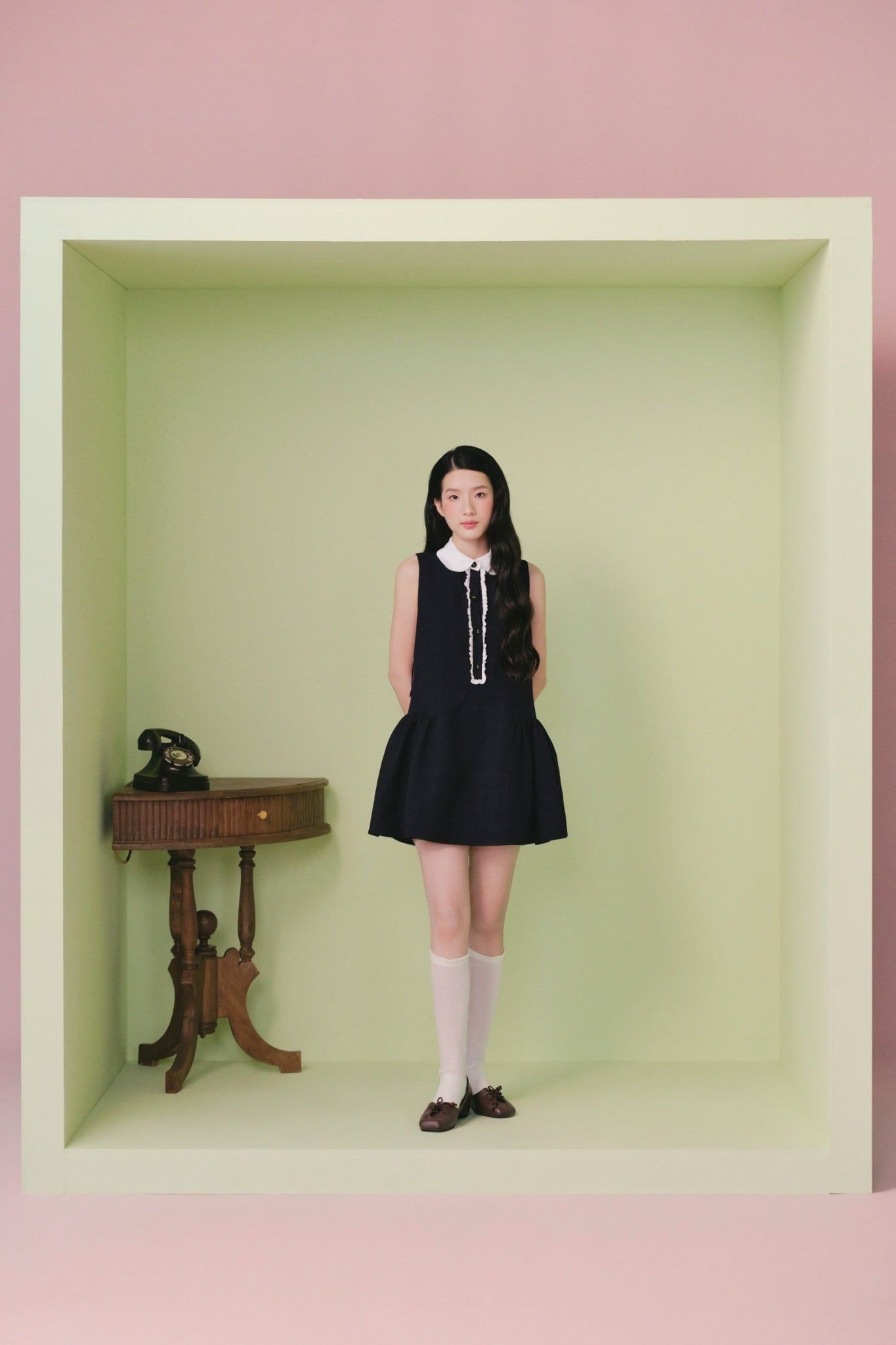 Váy dáng ngắn không tay Navy Collar Pleated Mini Dress