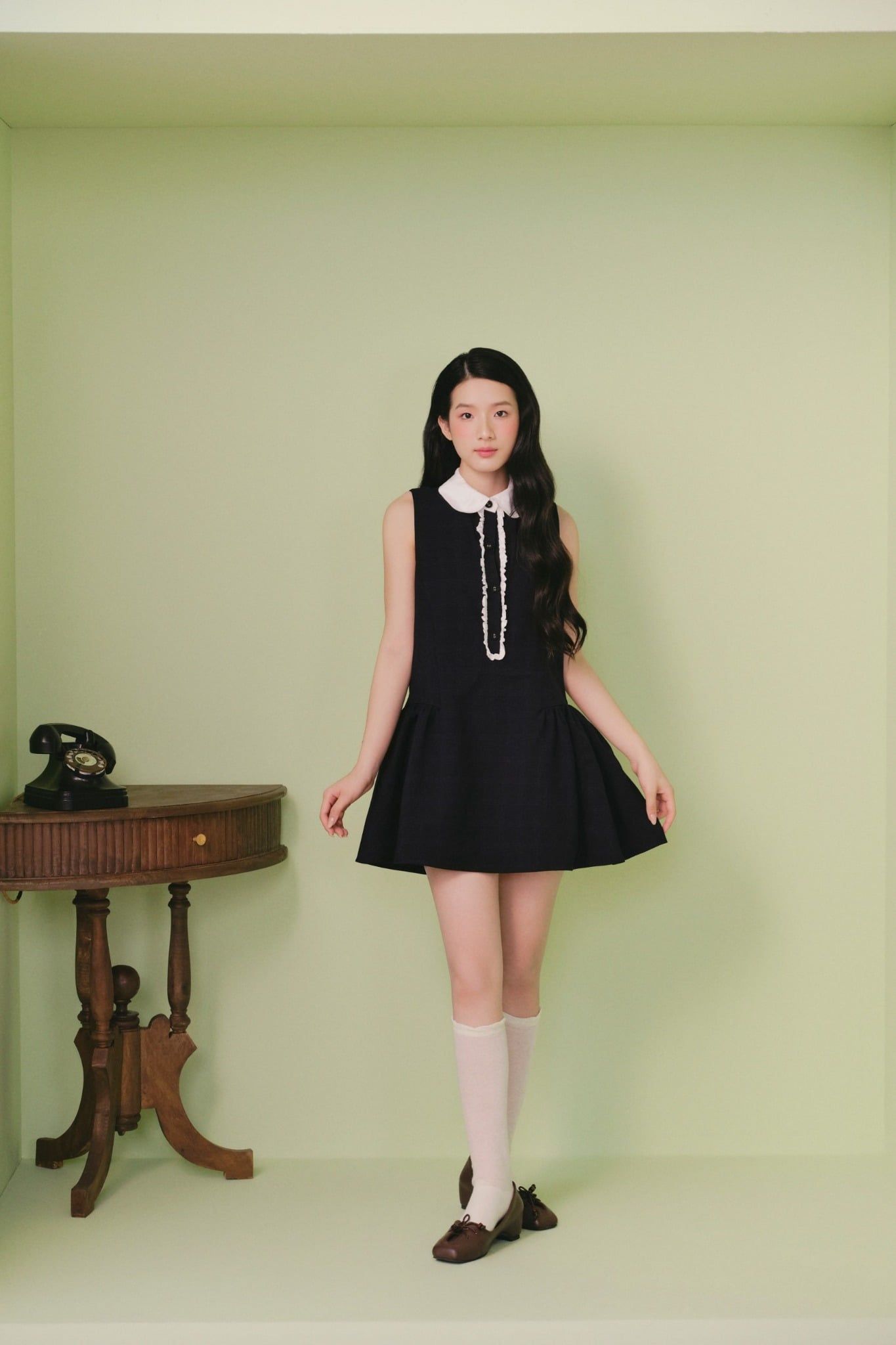 Váy dáng ngắn không tay Navy Collar Pleated Mini Dress