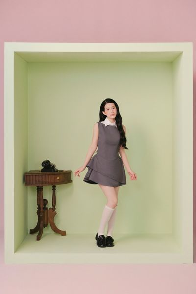  Váy dáng ngắn chiết eo cổ sơ mi Charcoal Layered Collar Sleeveless Mini Dress 