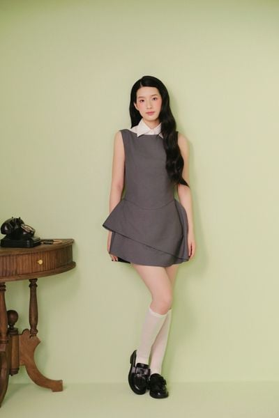  Váy dáng ngắn chiết eo cổ sơ mi Charcoal Layered Collar Sleeveless Mini Dress 