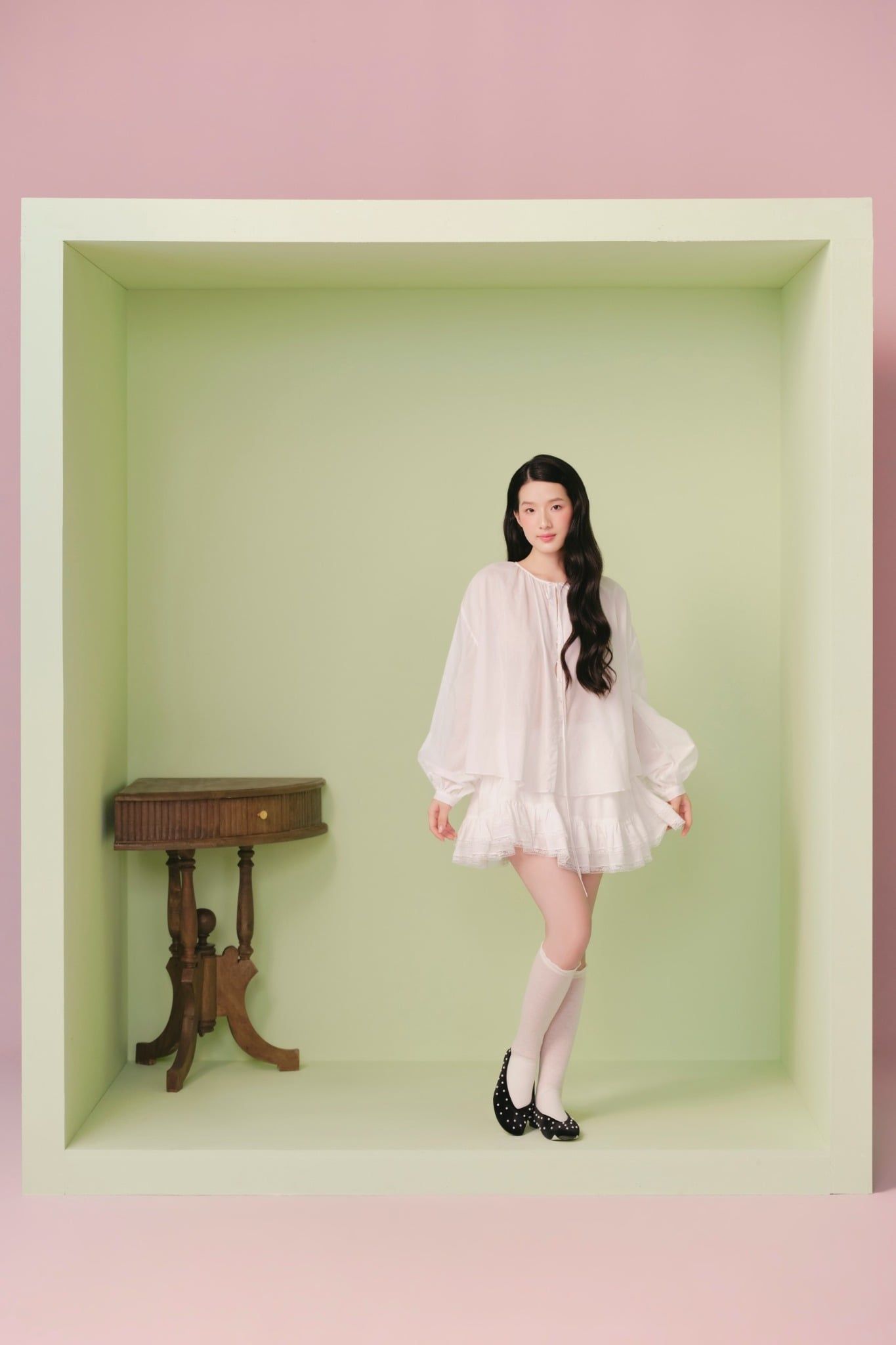 Set áo tay dài kèm chân váy White Long Sleeve Ruffled Mini Set