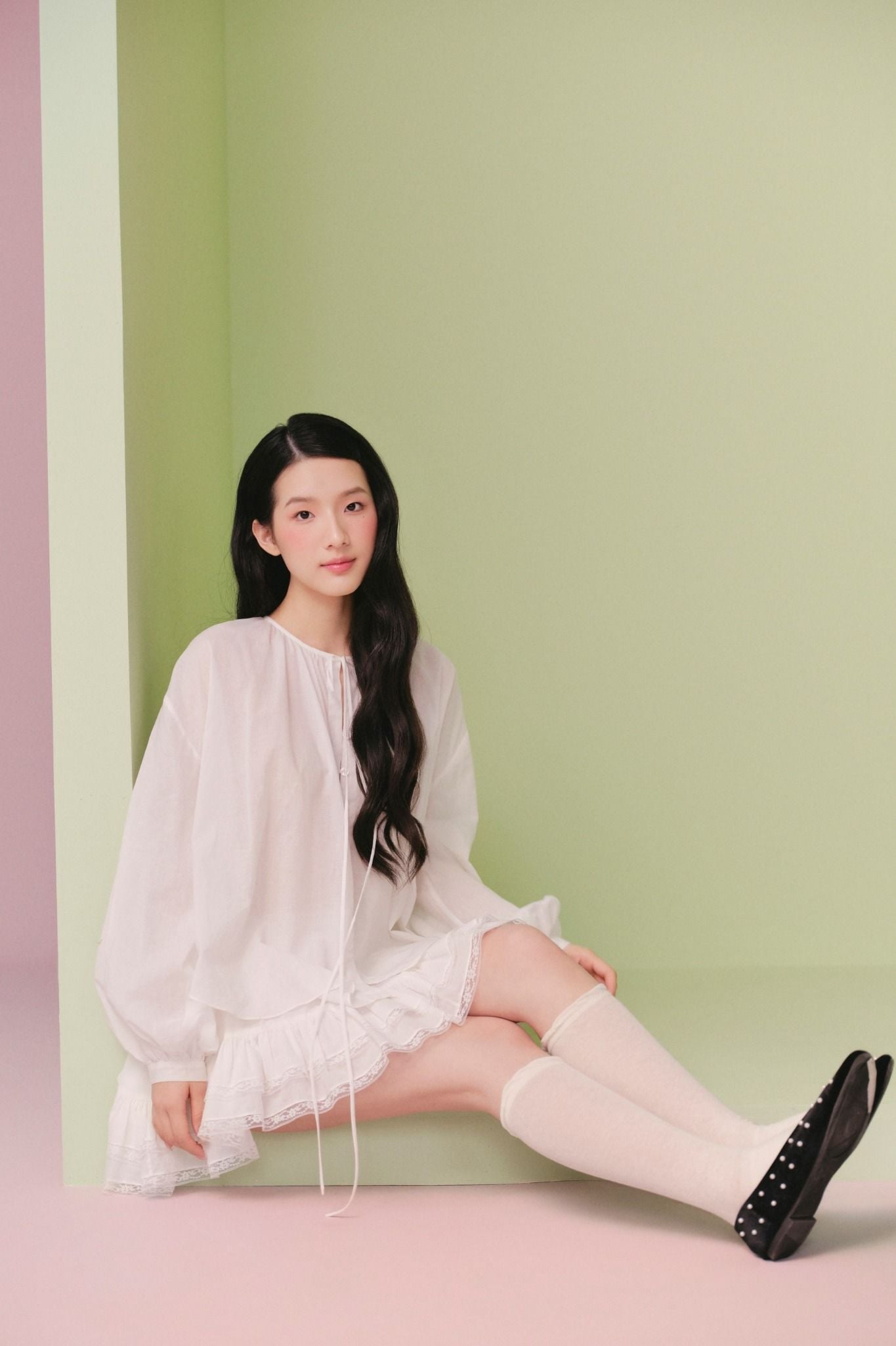 Set áo tay dài kèm chân váy White Long Sleeve Ruffled Mini Set