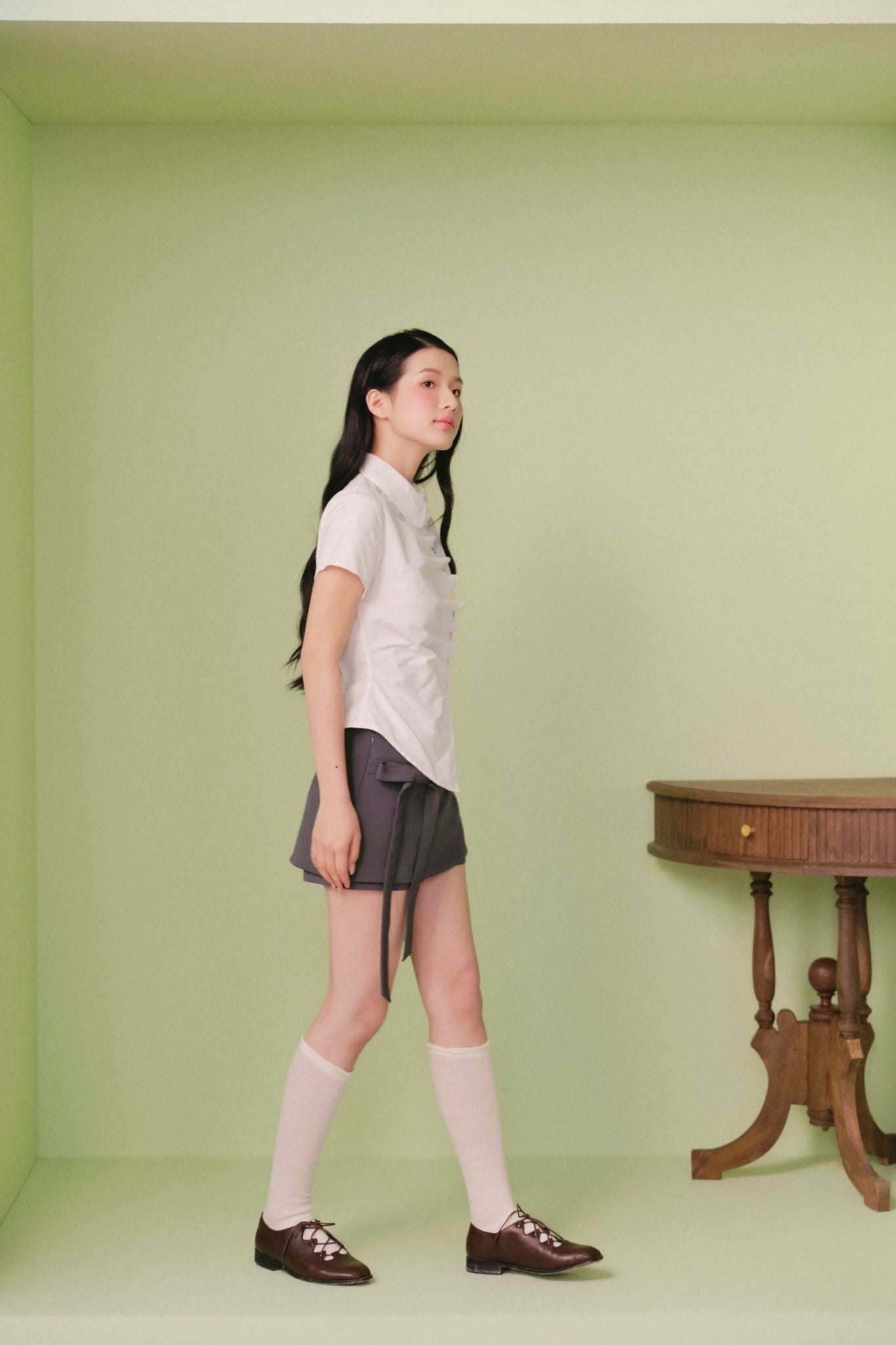 Áo kiểu sơ mi White Cotton Buttoned Collar Top