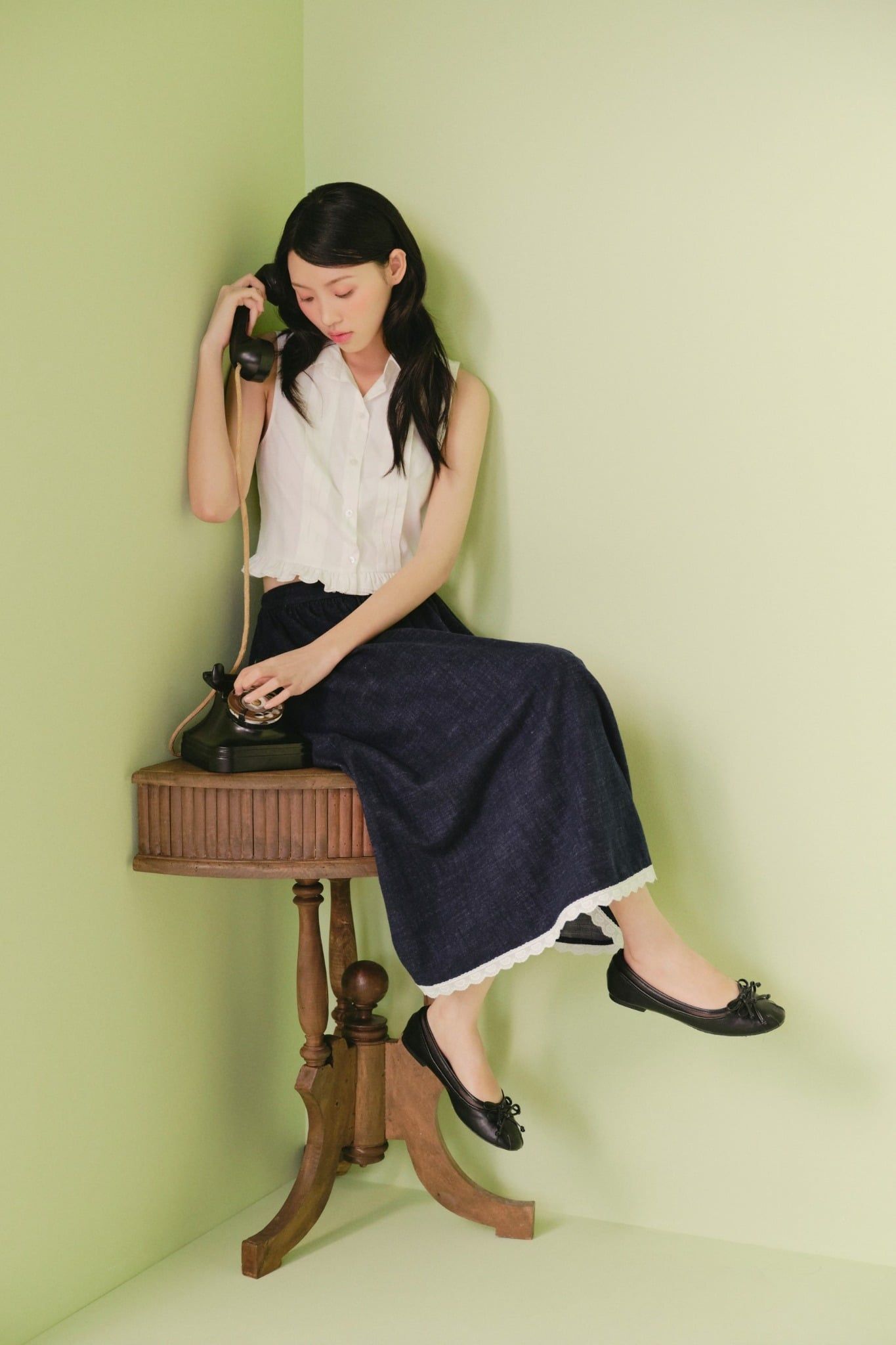 Áo kiểu thắt nơ White Cotton Bow Tie Ruched Sleeveless Top