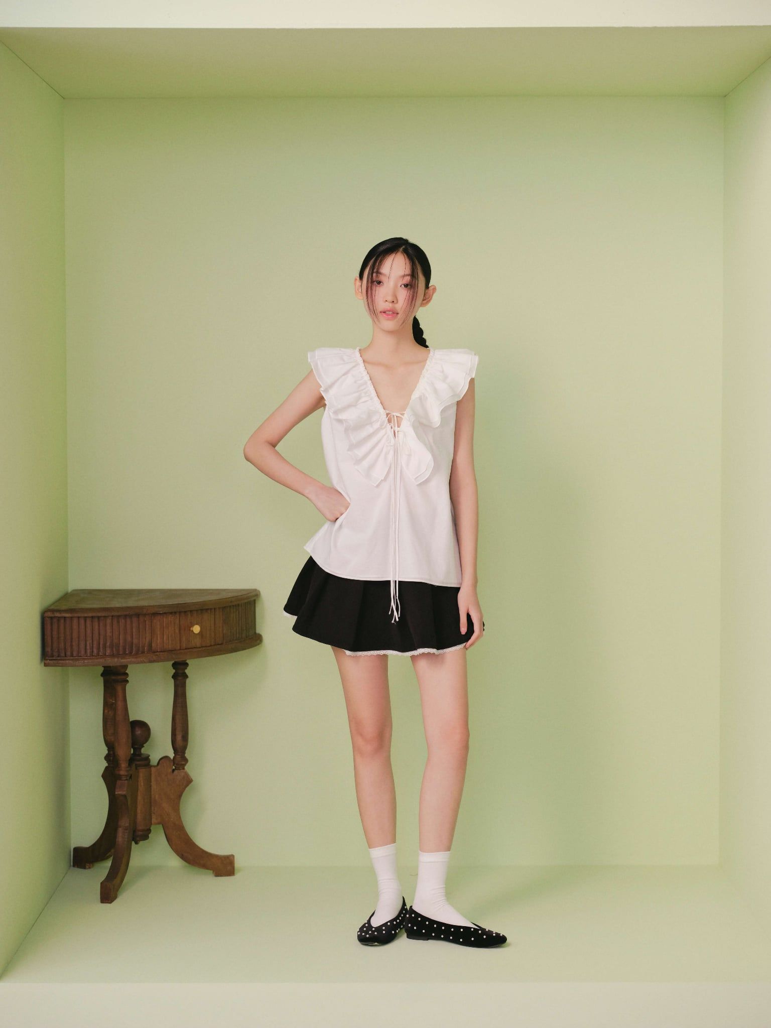 Áo kiểu White Cotton Ruffle Tie Front Top