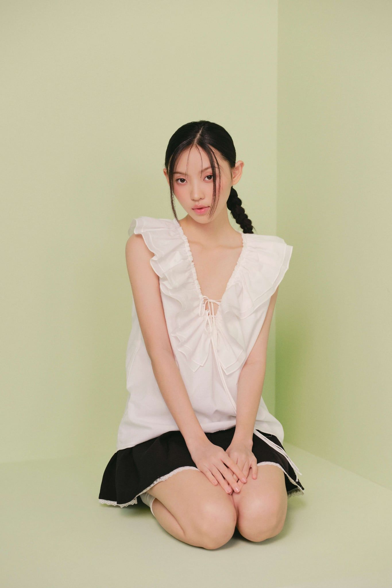 Áo kiểu White Cotton Ruffle Tie Front Top