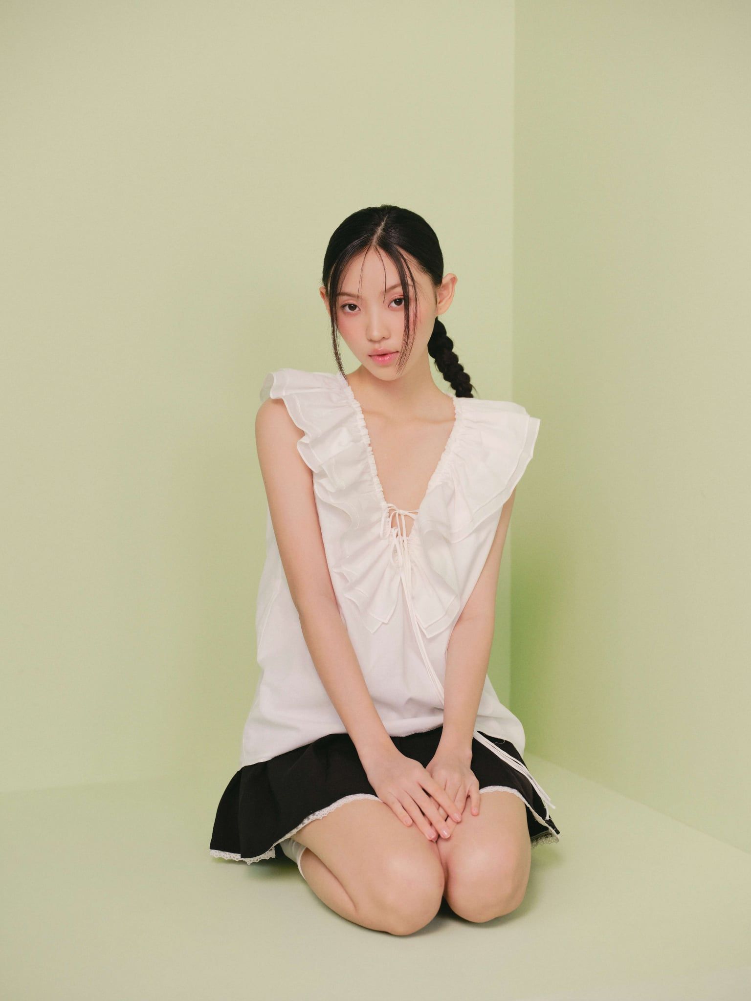 Áo kiểu White Cotton Ruffle Tie Front Top