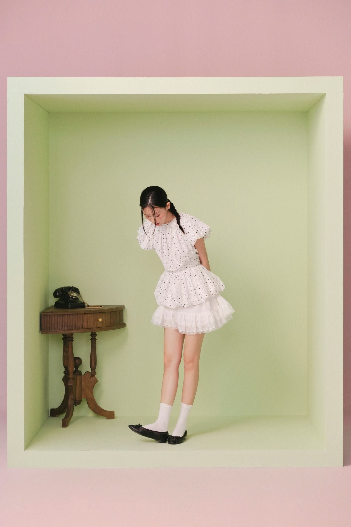 Áo chấm bi White Dot Ruffled Peplum Top