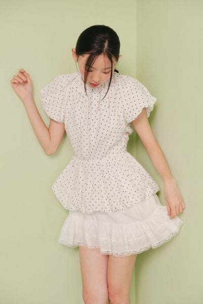  Áo chấm bi White Dot Ruffled Peplum Top 