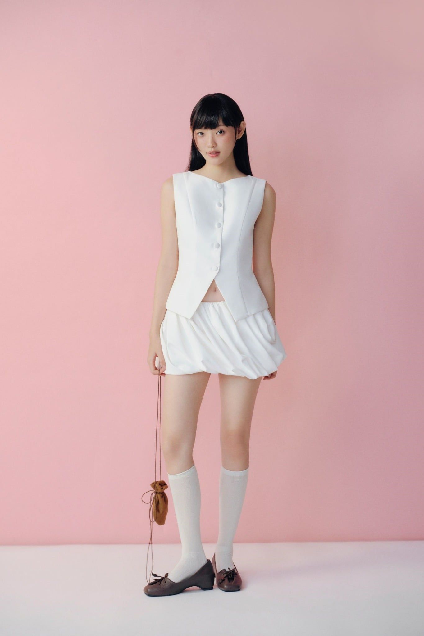 Áo kiểu White Sleeveless Buttoned Flare Top