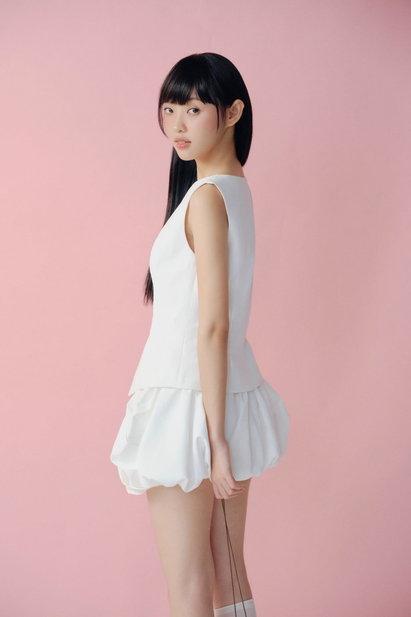 Áo kiểu White Sleeveless Buttoned Flare Top