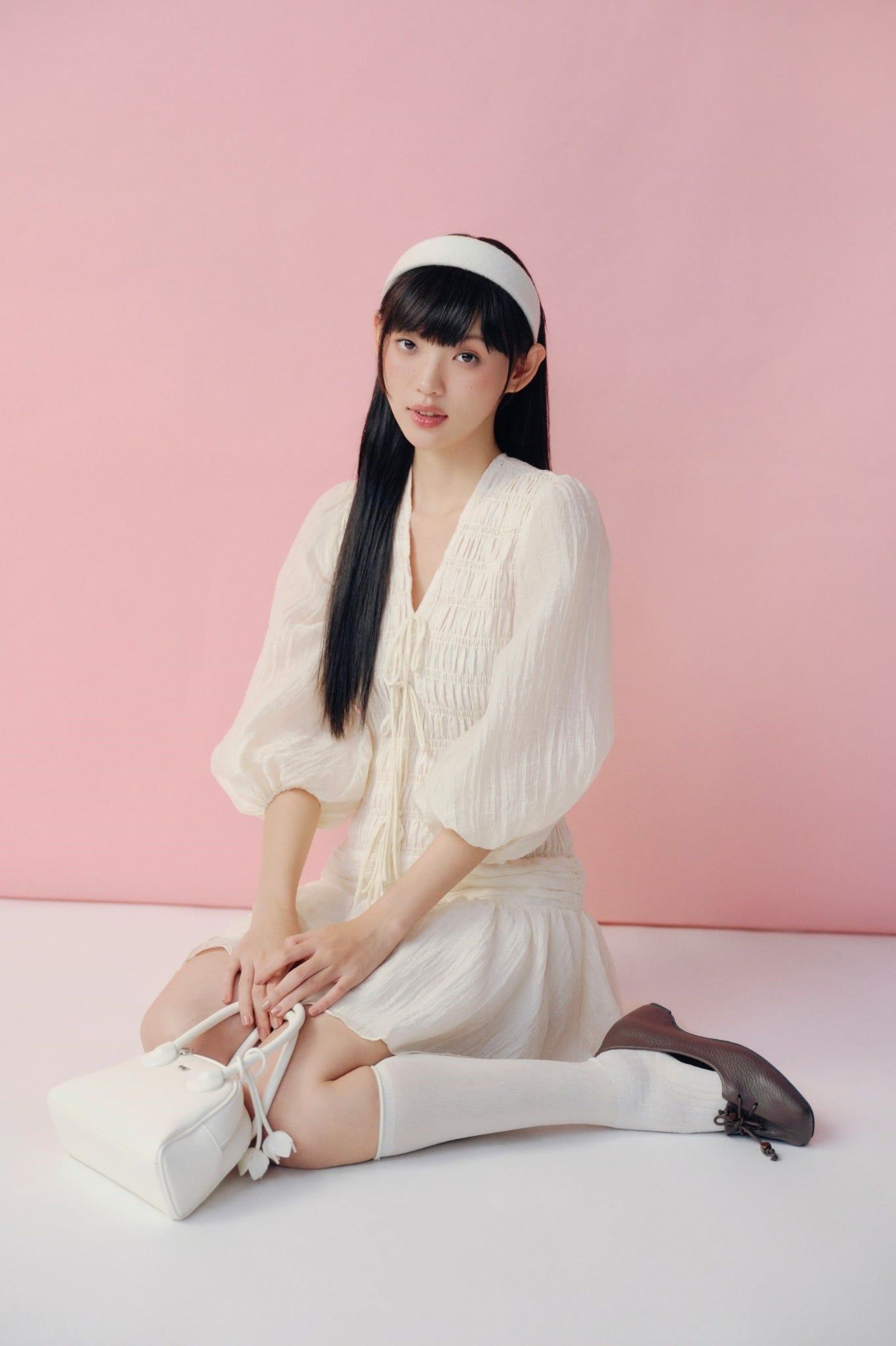 Váy hoa cổ V tay dài Abigail Dress nhiều màu