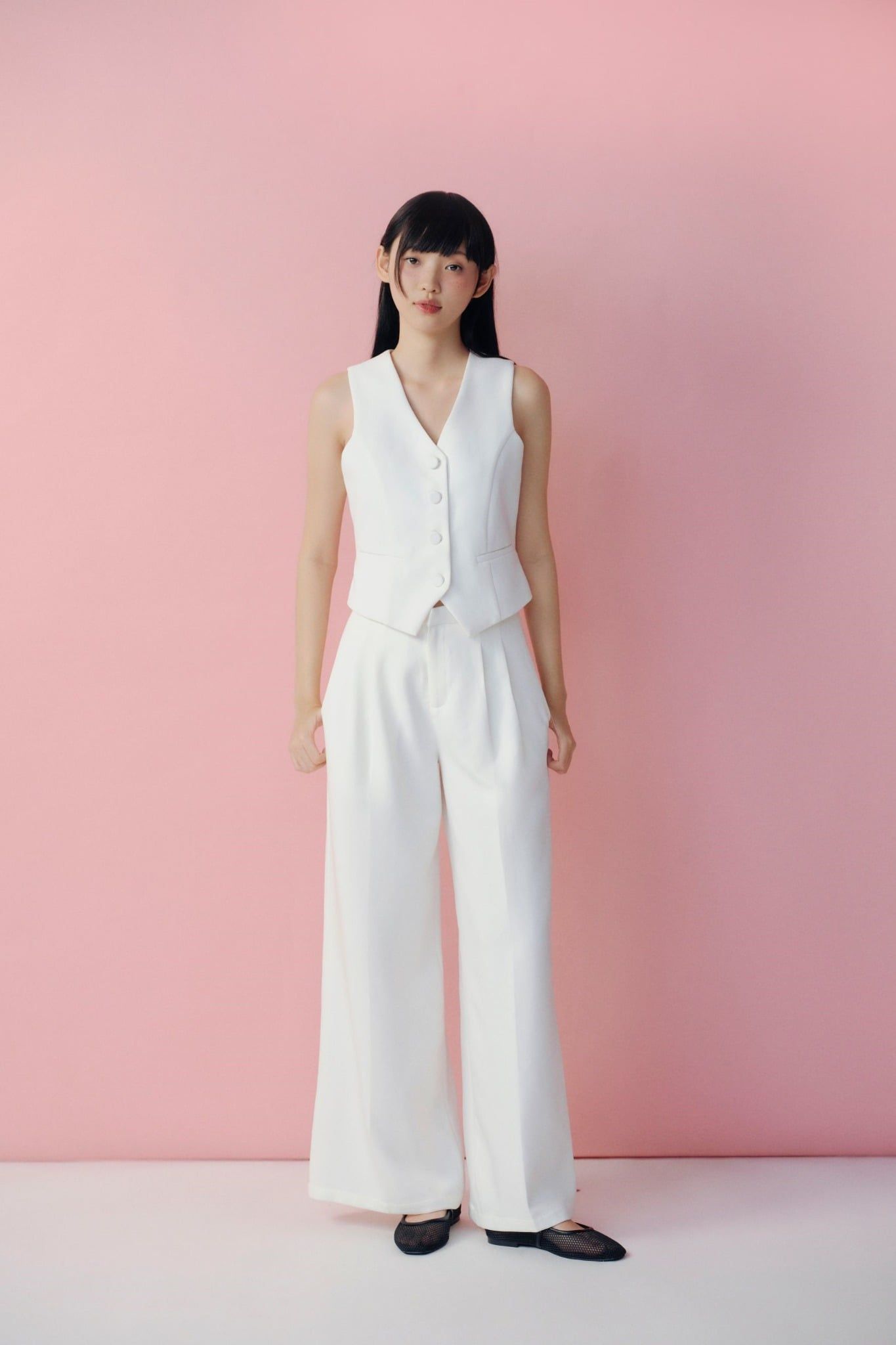 Áo vest có nút White V Neck Buttoned Vest Top