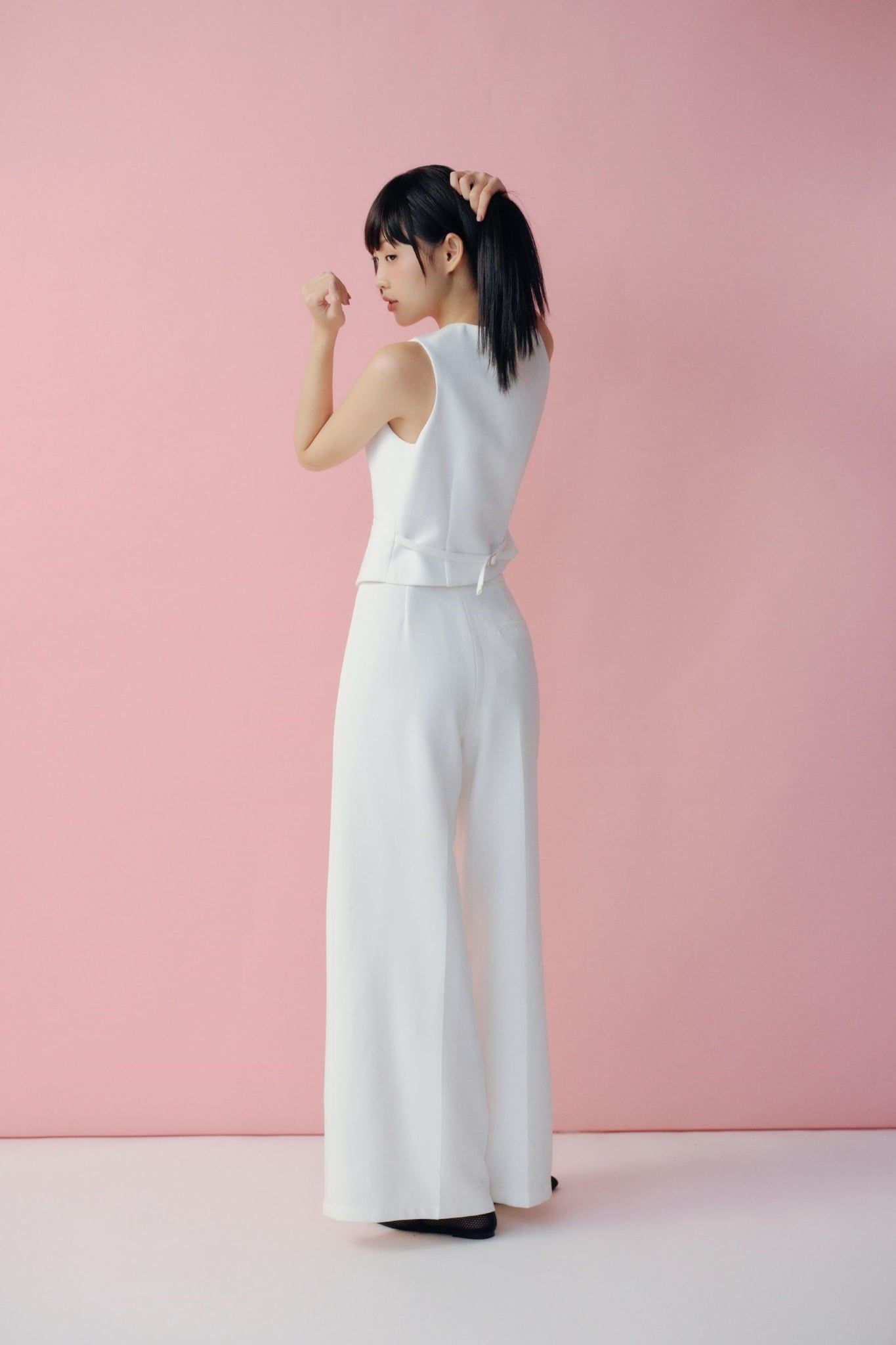 Áo vest có nút White V Neck Buttoned Vest Top