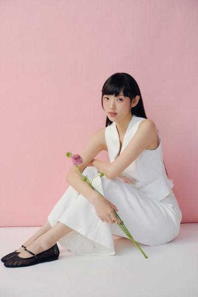  Áo vest có nút White V Neck Buttoned Vest Top 