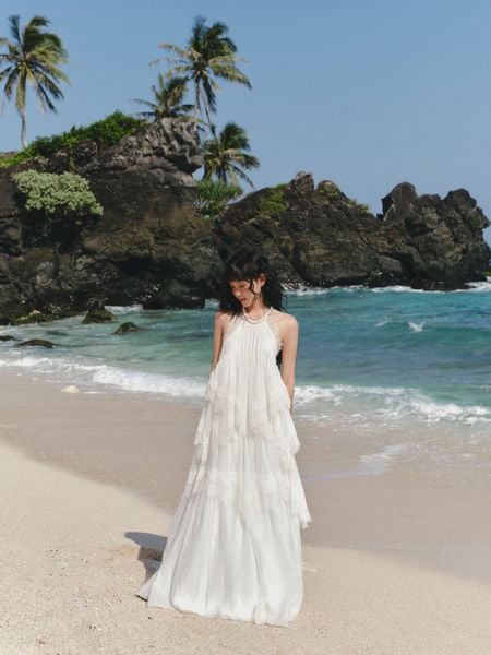  Váy maxi cổ yếm White Lace Layered Halter Maxi Dress 