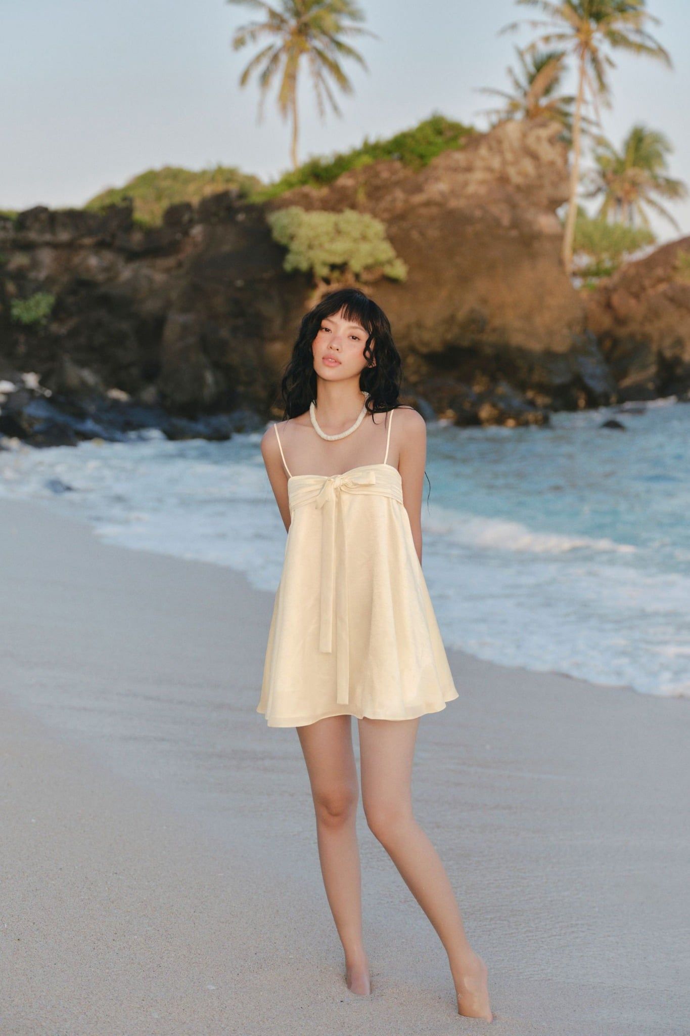 Váy lụa cột nơ Cream Satin Bow Strapless Mini Dress