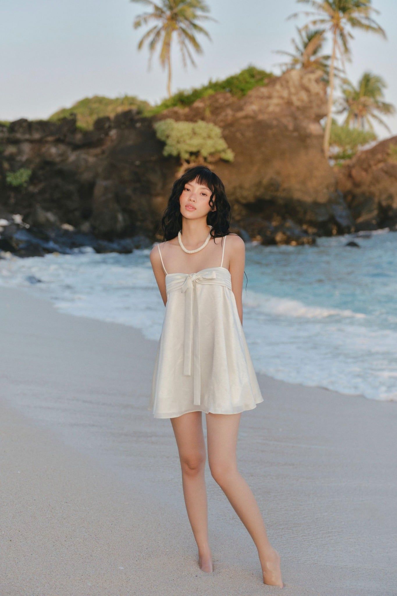 Váy lụa cột nơ Cream Satin Bow Strapless Mini Dress