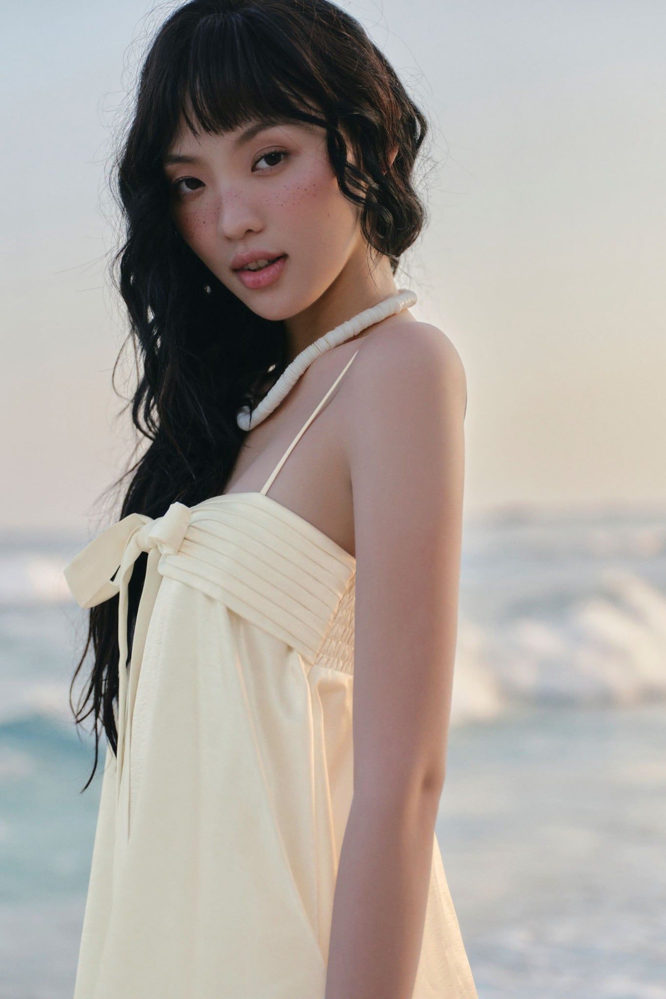 Váy lụa cột nơ Cream Satin Bow Strapless Mini Dress