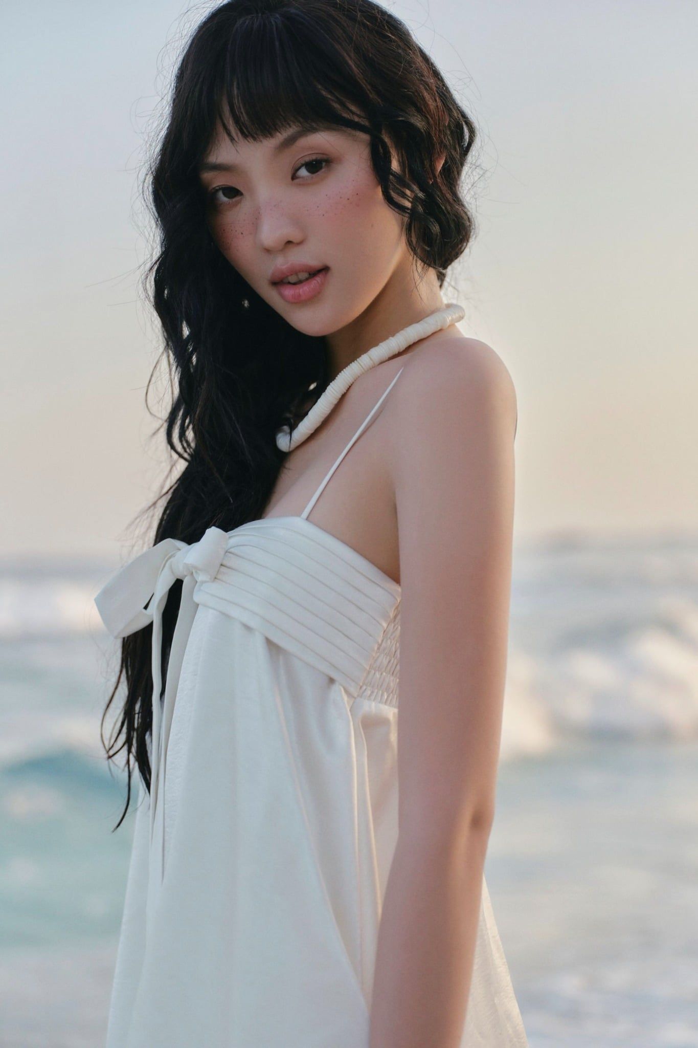 Váy lụa cột nơ Cream Satin Bow Strapless Mini Dress