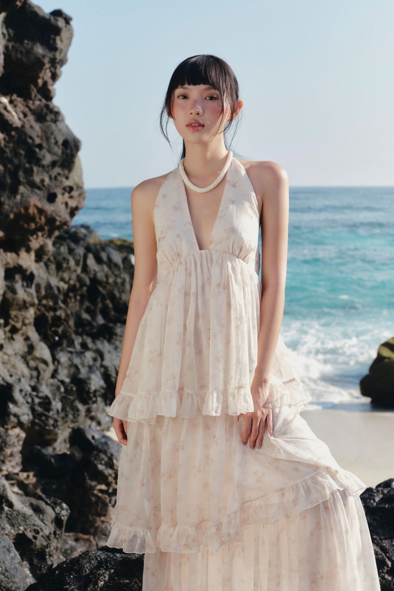 Váy maxi hoa nhí cổ yếm Ivory Fleur Chiffon Halter Tiered Maxi Dress