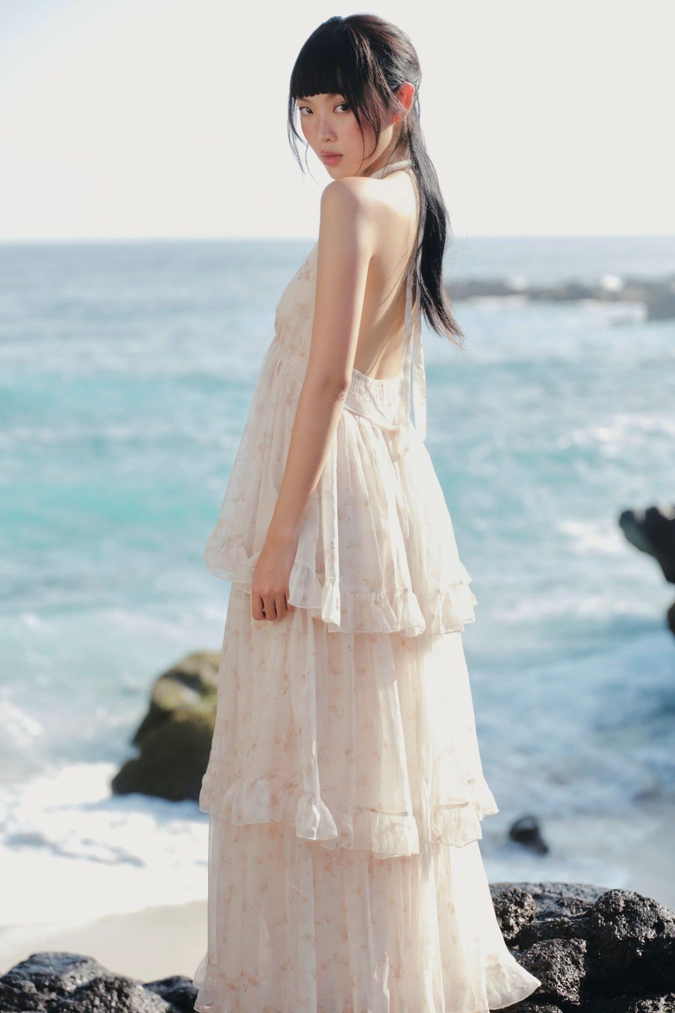 Váy maxi hoa nhí cổ yếm Ivory Fleur Chiffon Halter Tiered Maxi Dress