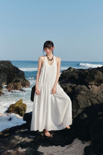  Váy maxi White Round Neck Tiered Maxi Dress 