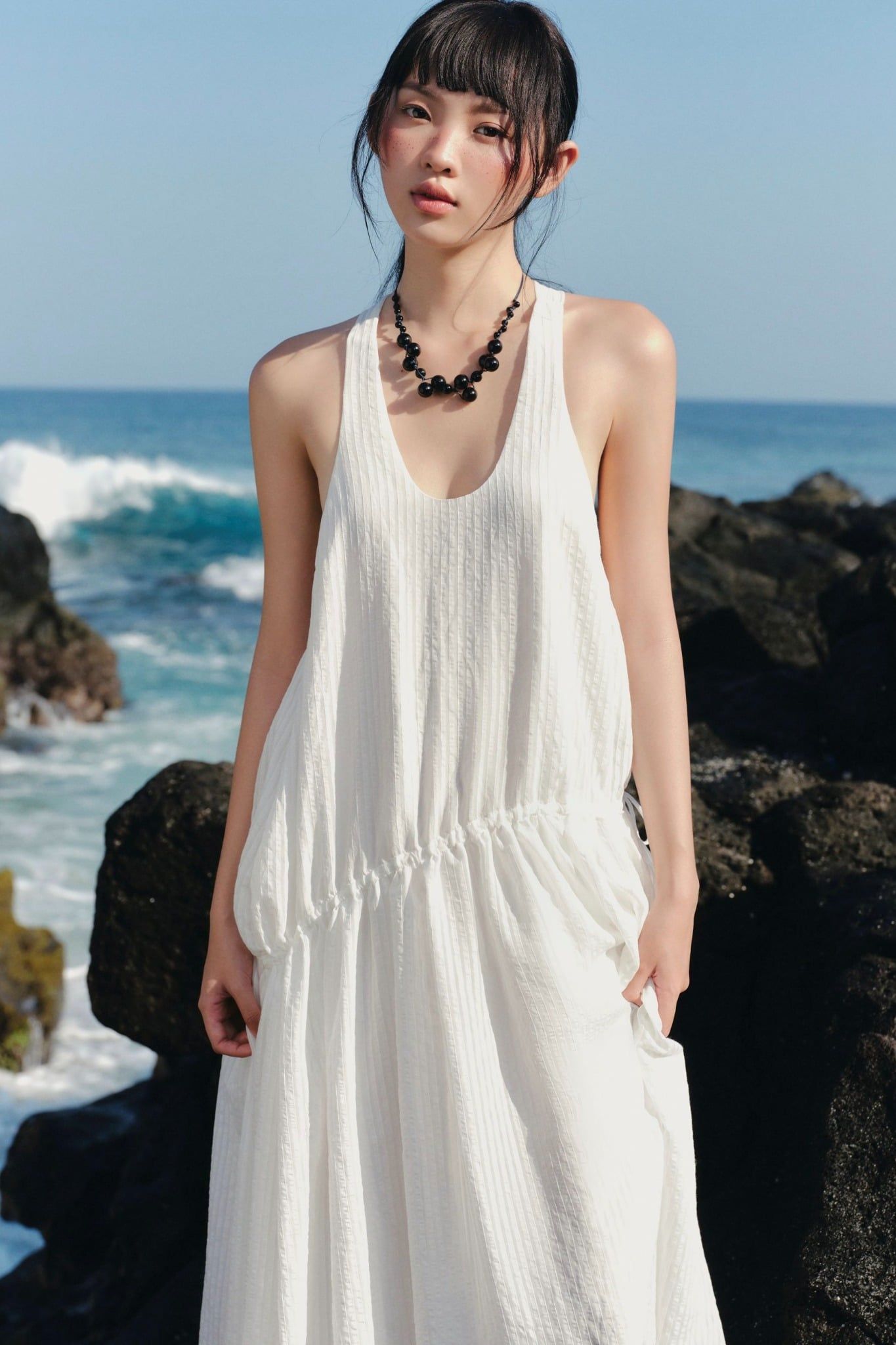 Váy maxi White Round Neck Tiered Maxi Dress