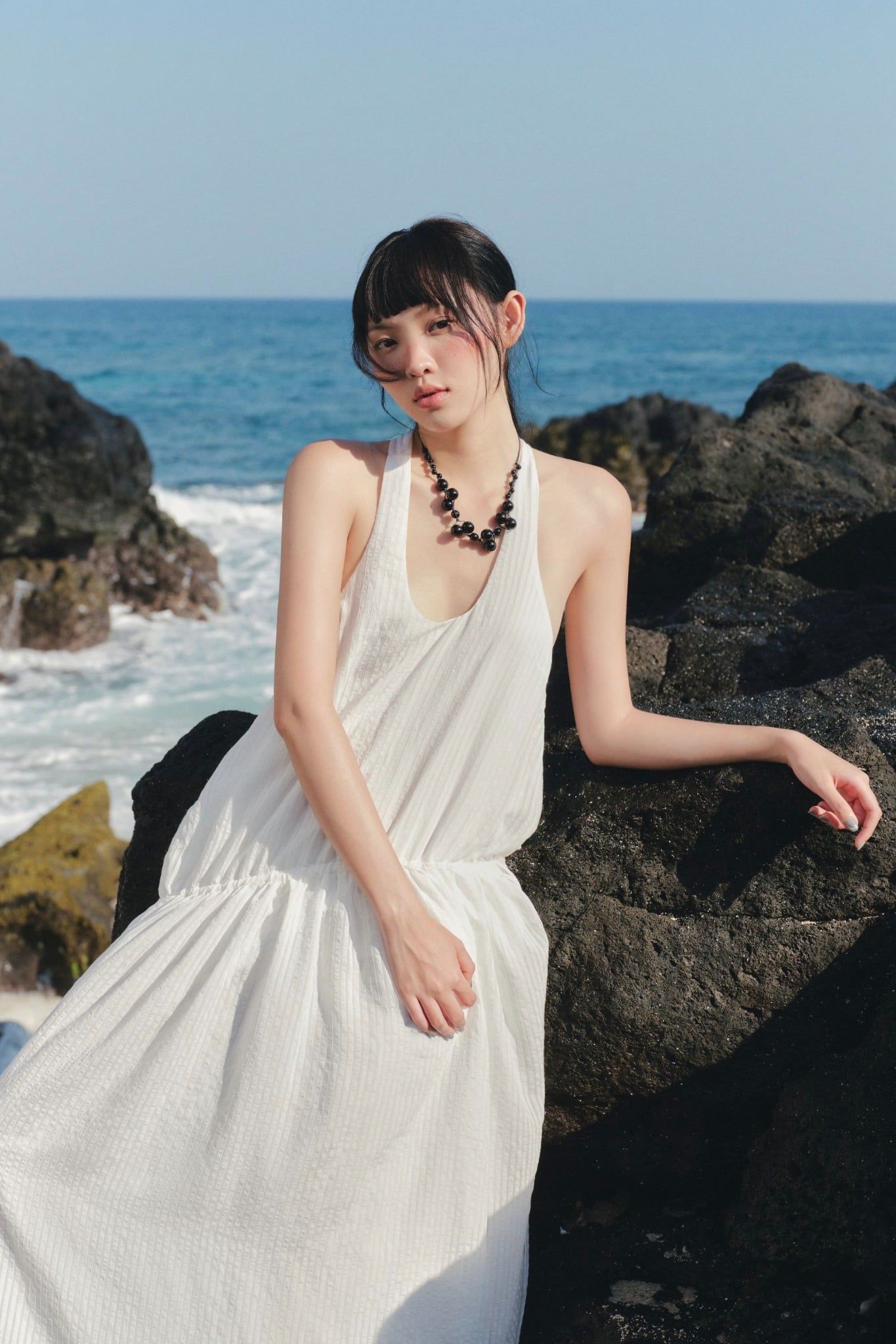 Váy maxi White Round Neck Tiered Maxi Dress