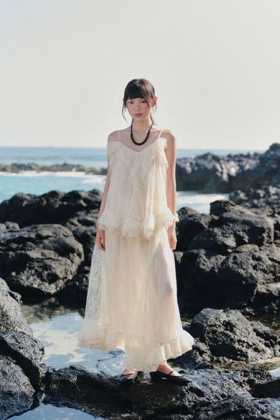  Áo kiểu 2 dây Ivory Ruffled Lace Cami Top 