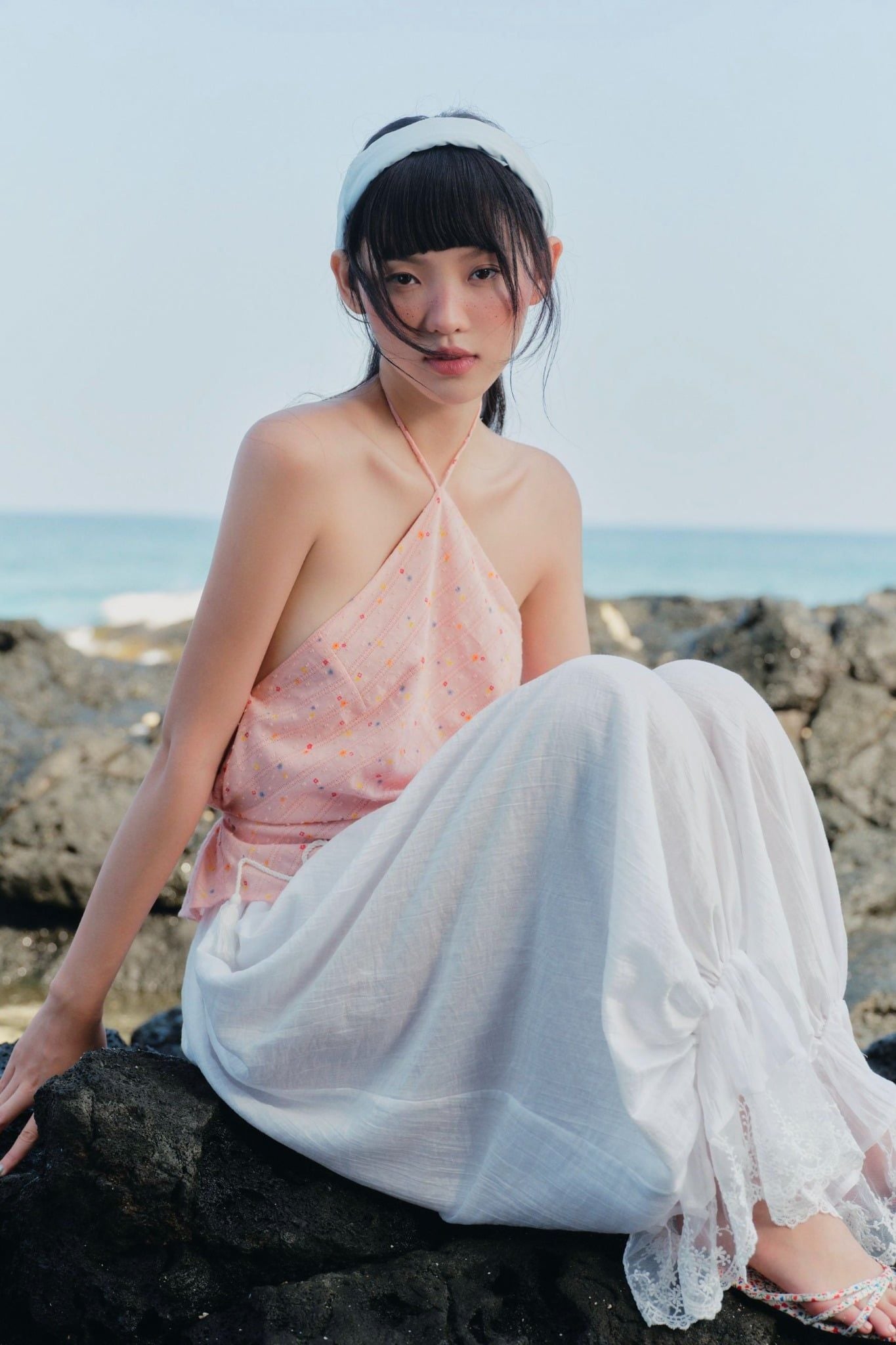 Áo cổ yếm Blush Embro Chiffon Halter Top