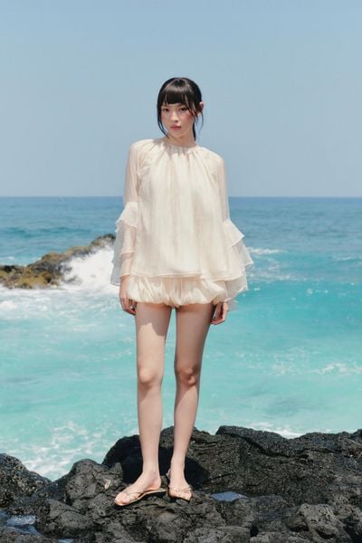  Áo tơ tay bồng Cream Chiffon Long Sleeve Ruffled Top 
