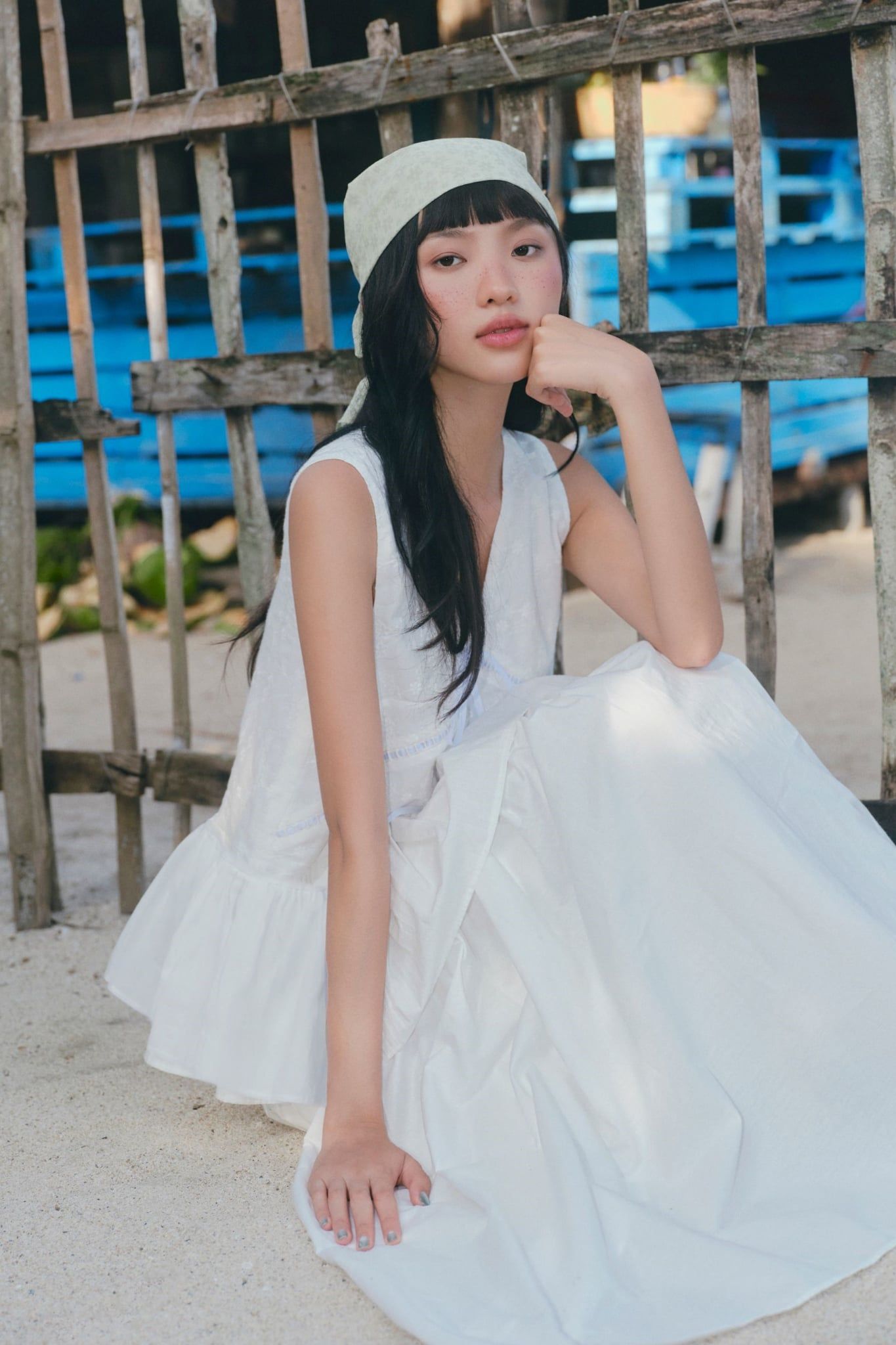 Áo sát nách White Gauze Sleeveless Vneck Top