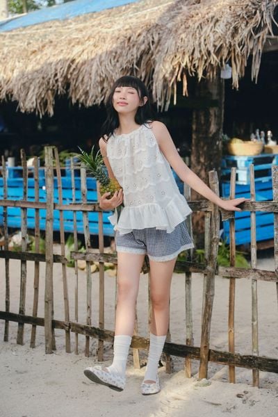  Áo kiểu babydoll White Sleeveless Ruffled Top 