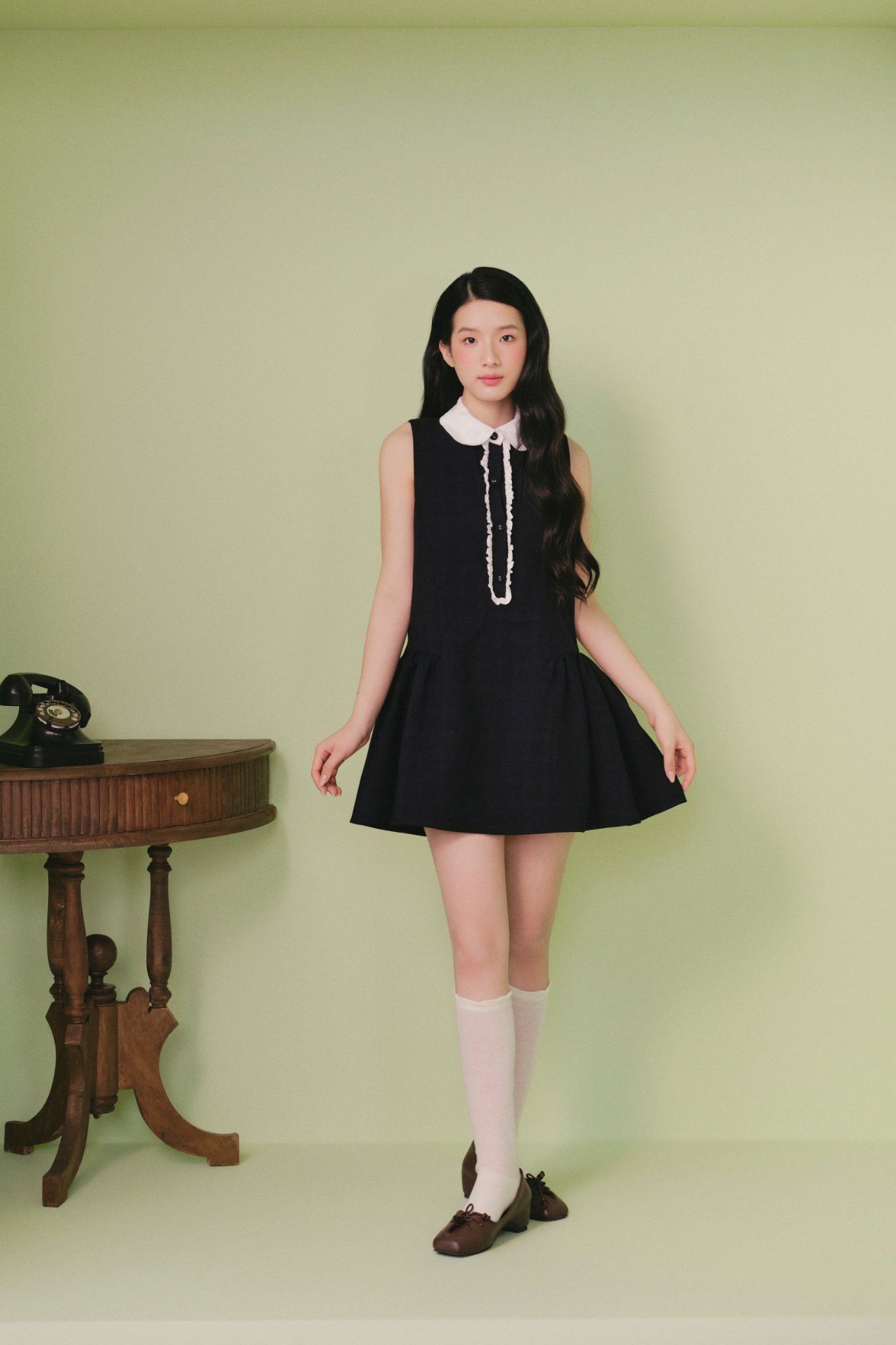 Váy dáng ngắn không tay Navy Collar Pleated Mini Dress