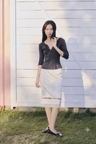  Áo tay dài dáng ôm body Gray Vneck Buttoned Mid Sleeve Top 
