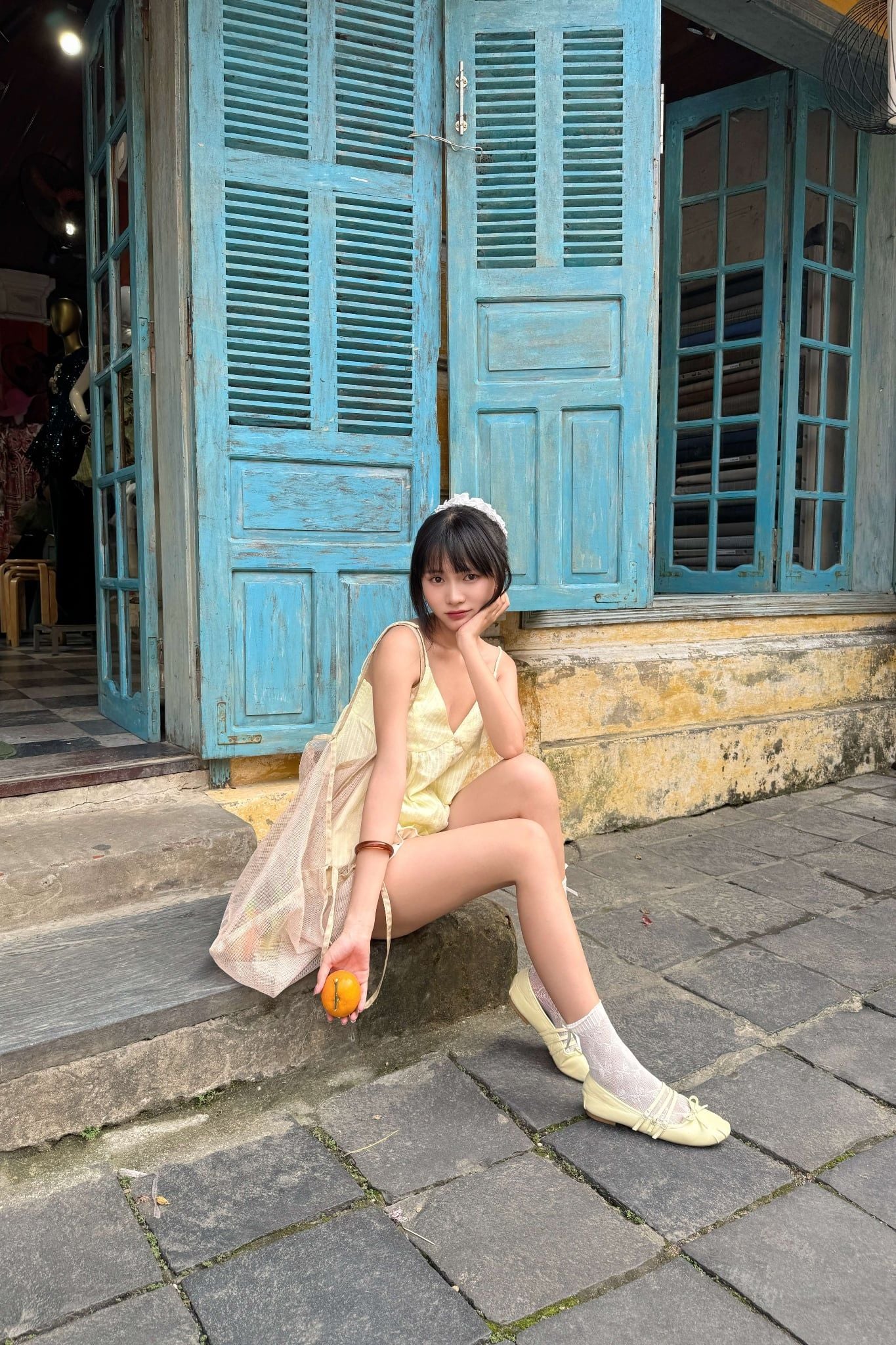 Áo hai dây cổ V White Ruffled Buttoned Cami Top