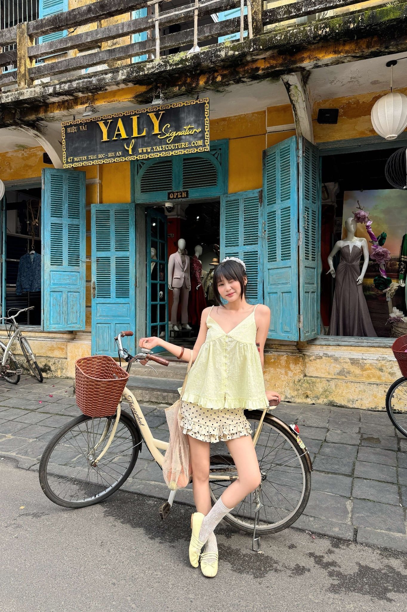 Áo hai dây cổ V White Ruffled Buttoned Cami Top