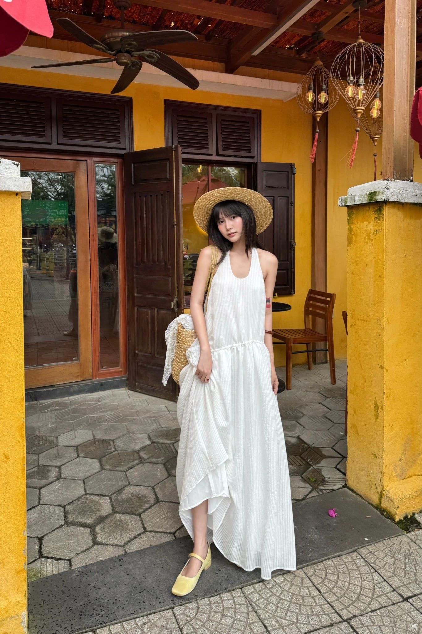 Váy maxi White Round Neck Tiered Maxi Dress