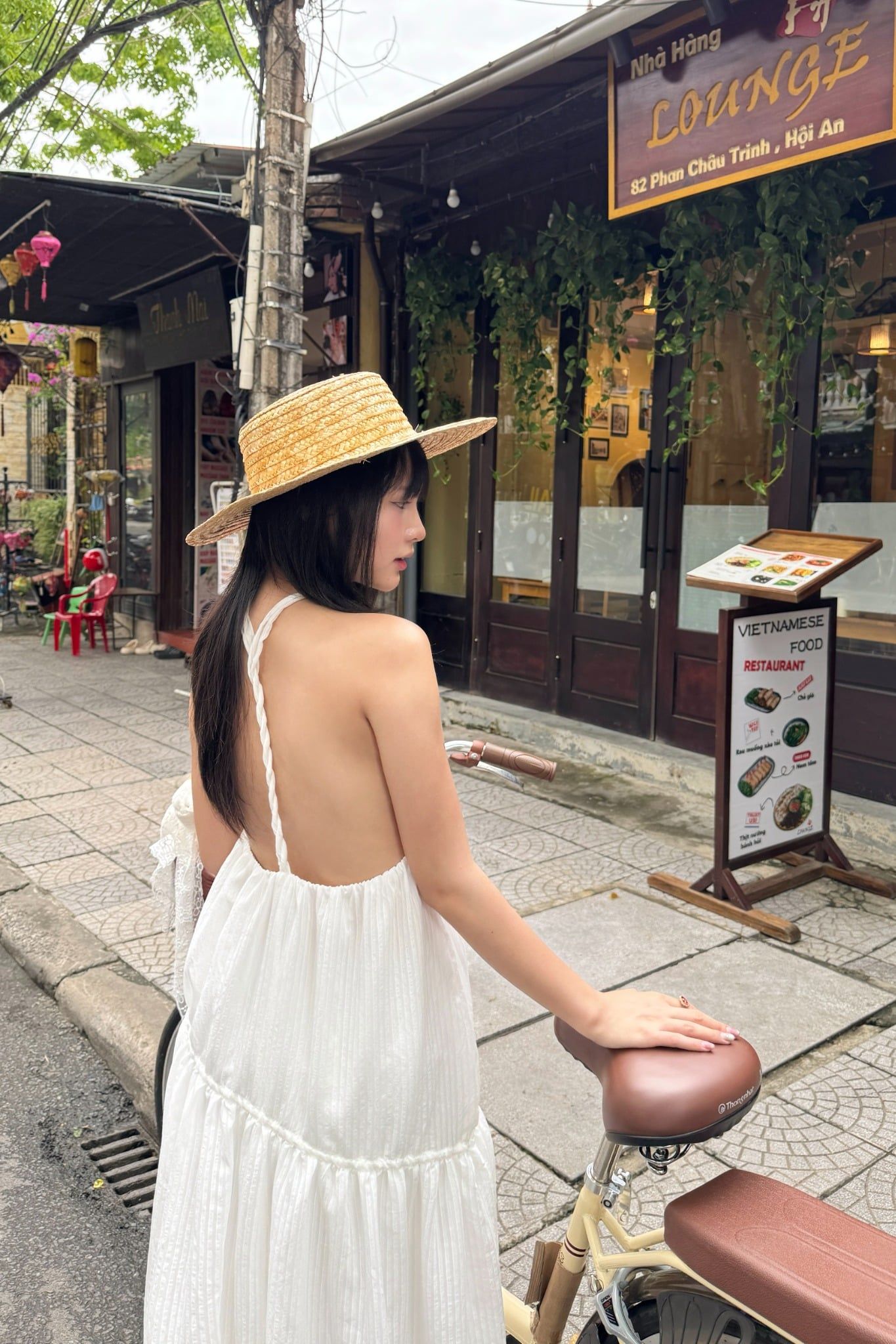 Váy maxi White Round Neck Tiered Maxi Dress