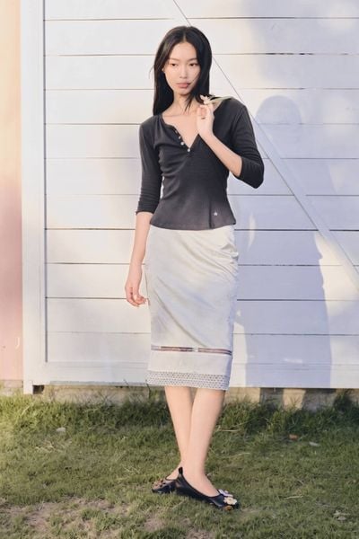  Áo tay dài dáng ôm body Gray Vneck Buttoned Mid Sleeve Top 