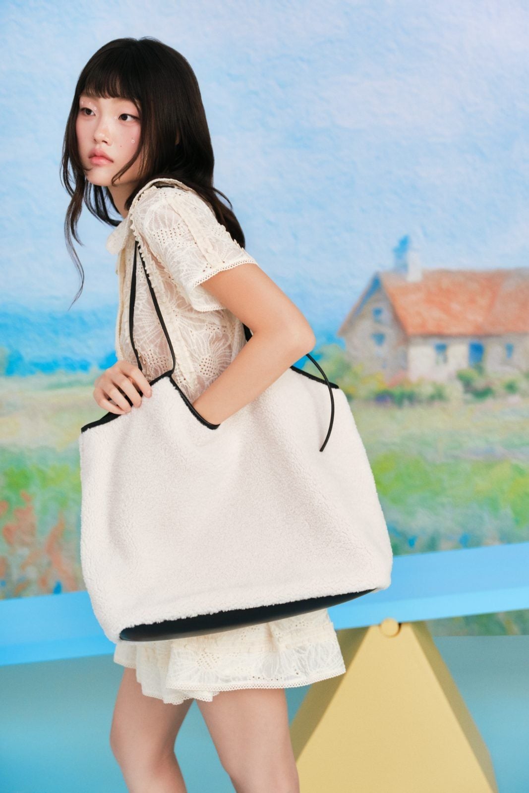 Túi đeo vai White Sherpa Shoulder Bag