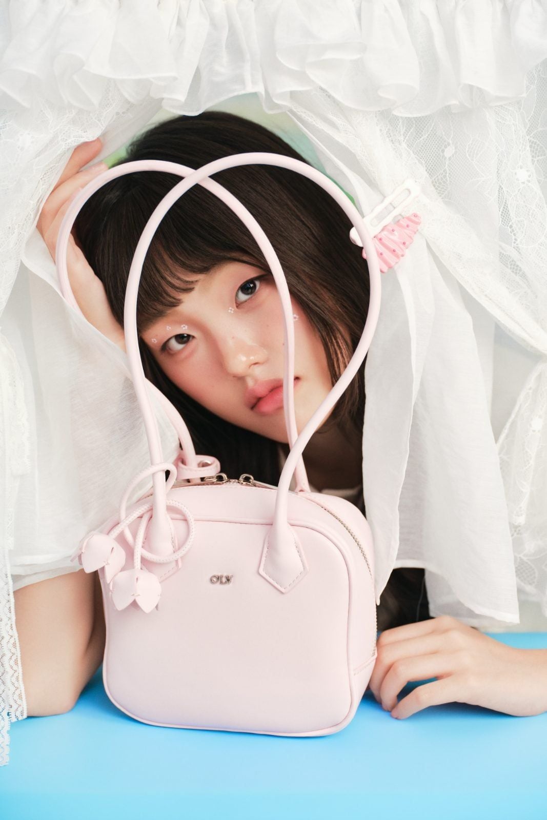 Túi xách da bóng dây hoa Glossy Leather Hand Bag