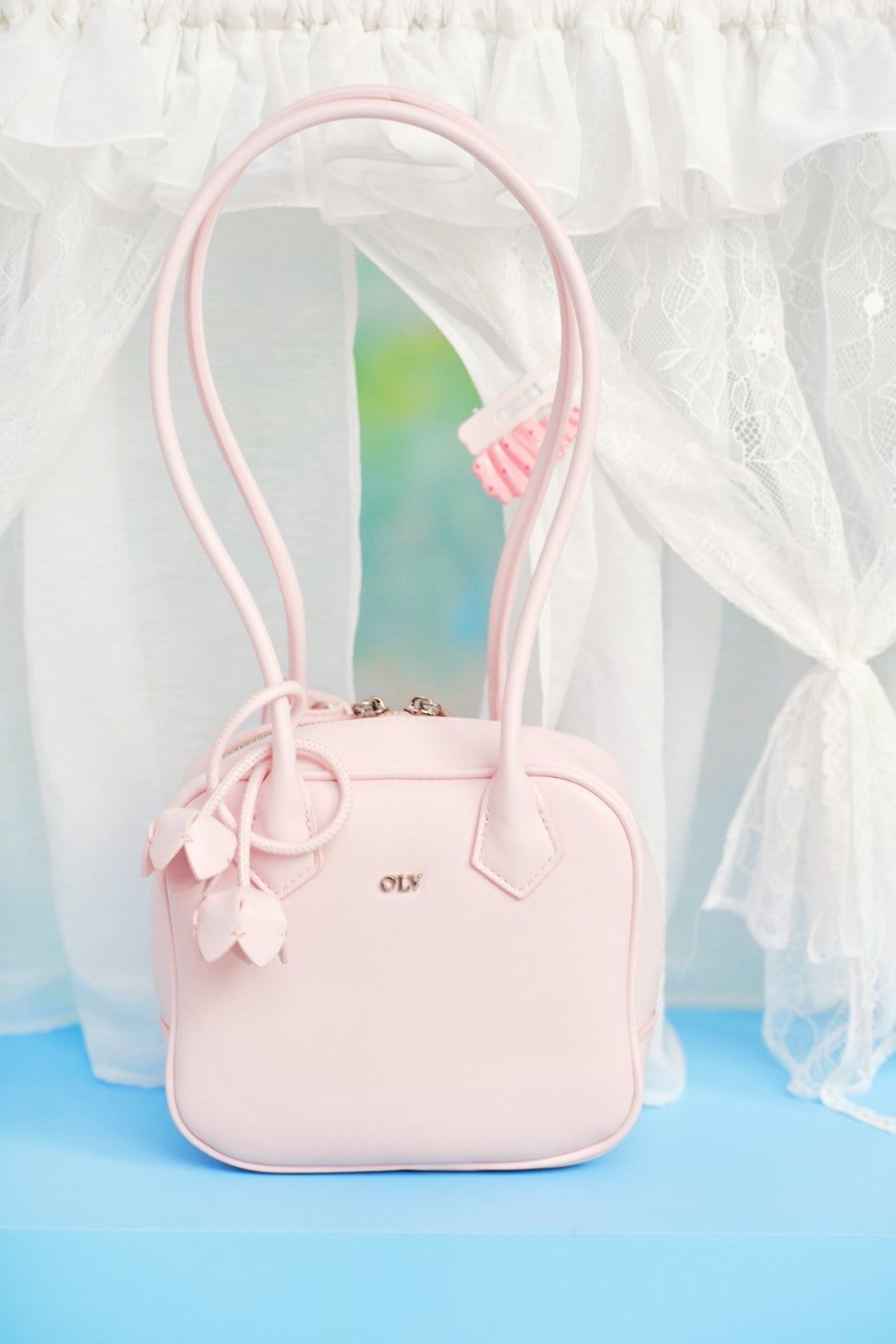 Túi xách da bóng dây hoa Glossy Leather Hand Bag