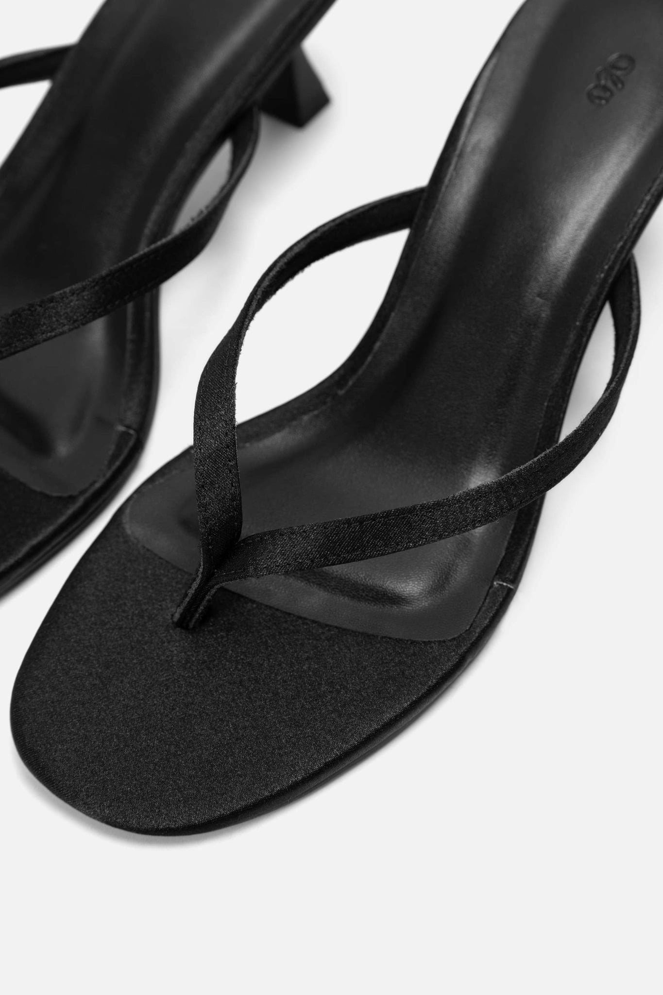 Giày cao gót xỏ ngón Black Slim Low Slip On Heels